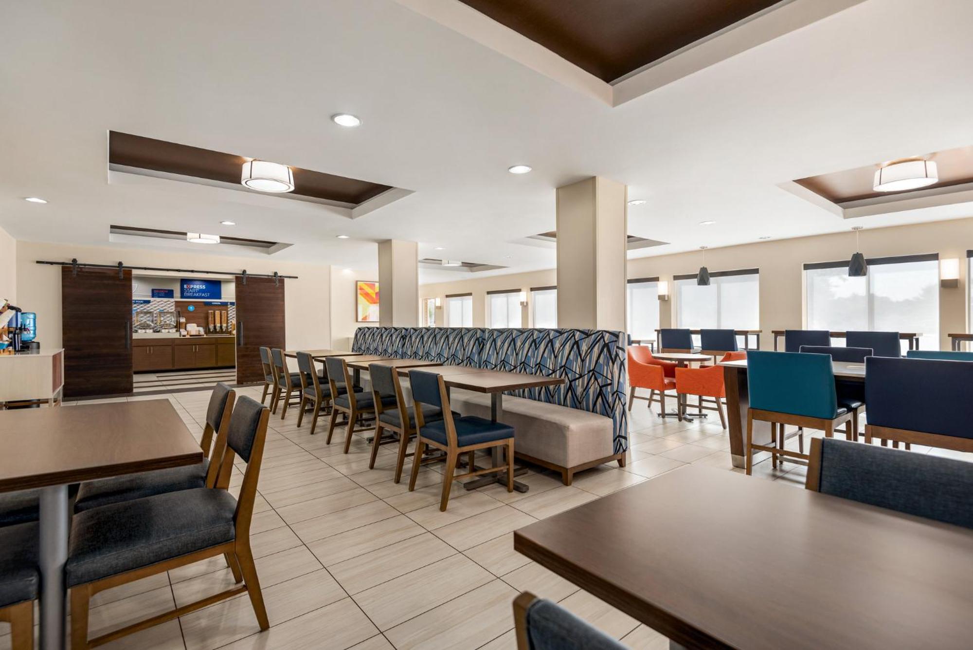 Holiday Inn Express Hotel & Suites Fredericksburg By Ihg Luaran gambar