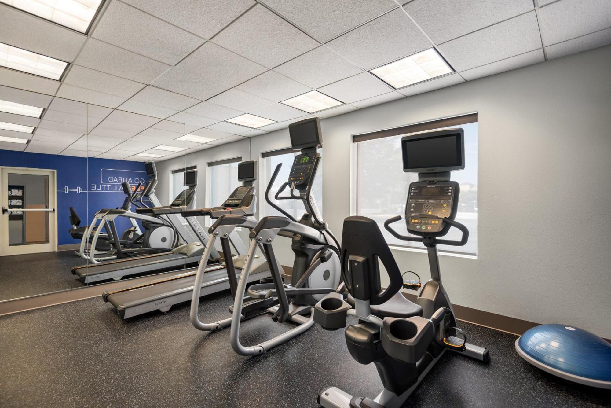 Holiday Inn Express Hotel & Suites Fredericksburg By Ihg Luaran gambar