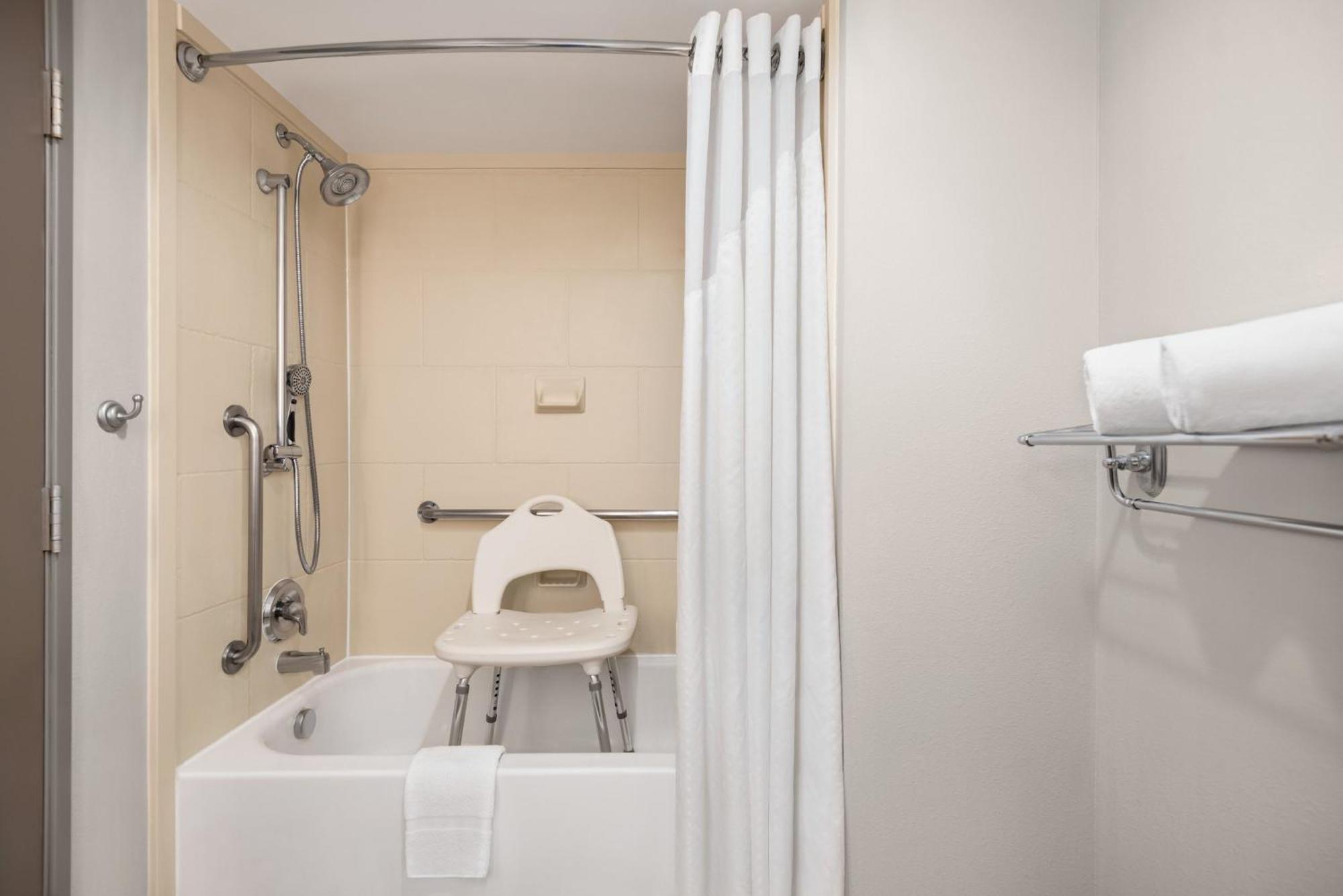 Holiday Inn Express Hotel & Suites Fredericksburg By Ihg Luaran gambar