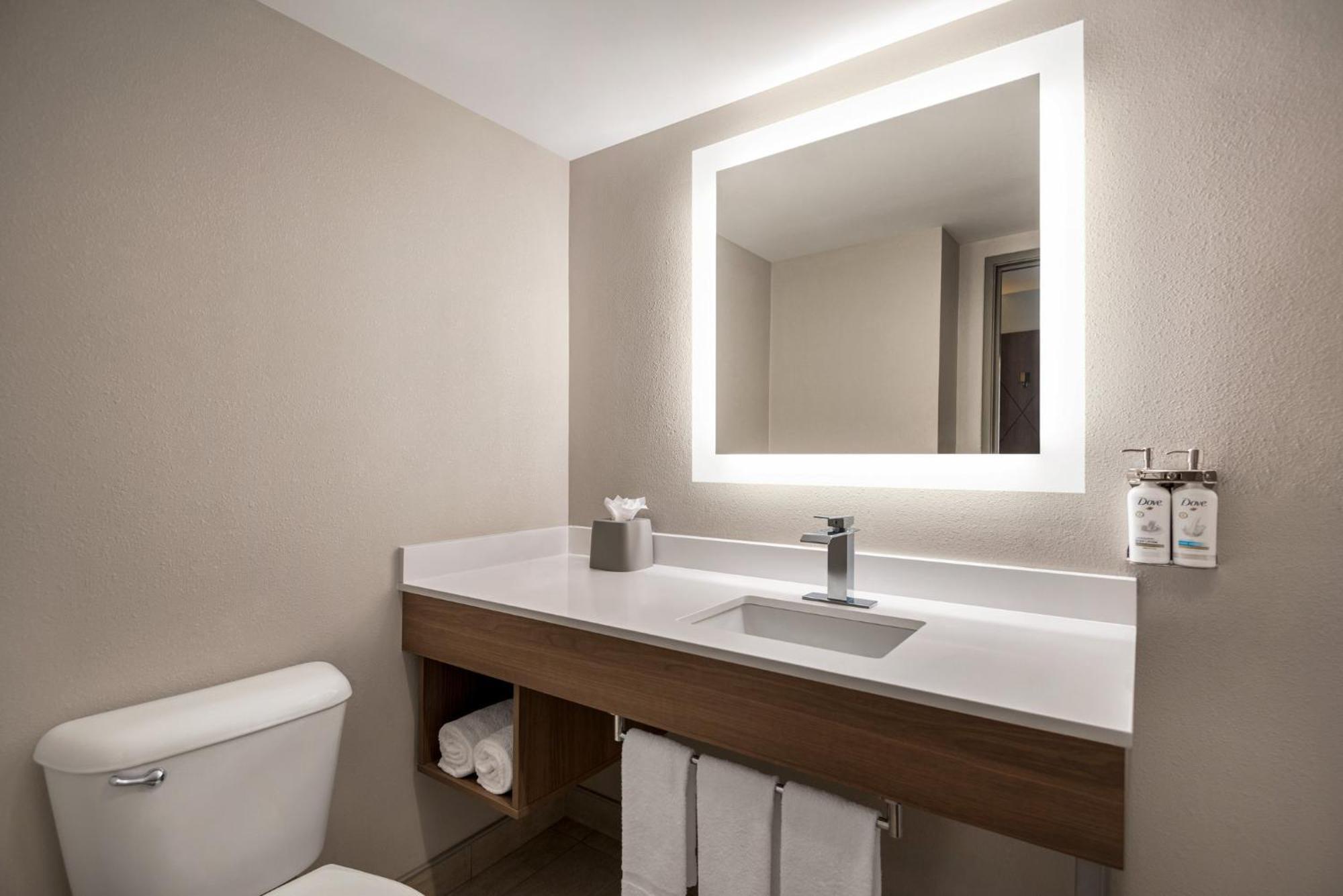 Holiday Inn Express Hotel & Suites Fredericksburg By Ihg Luaran gambar