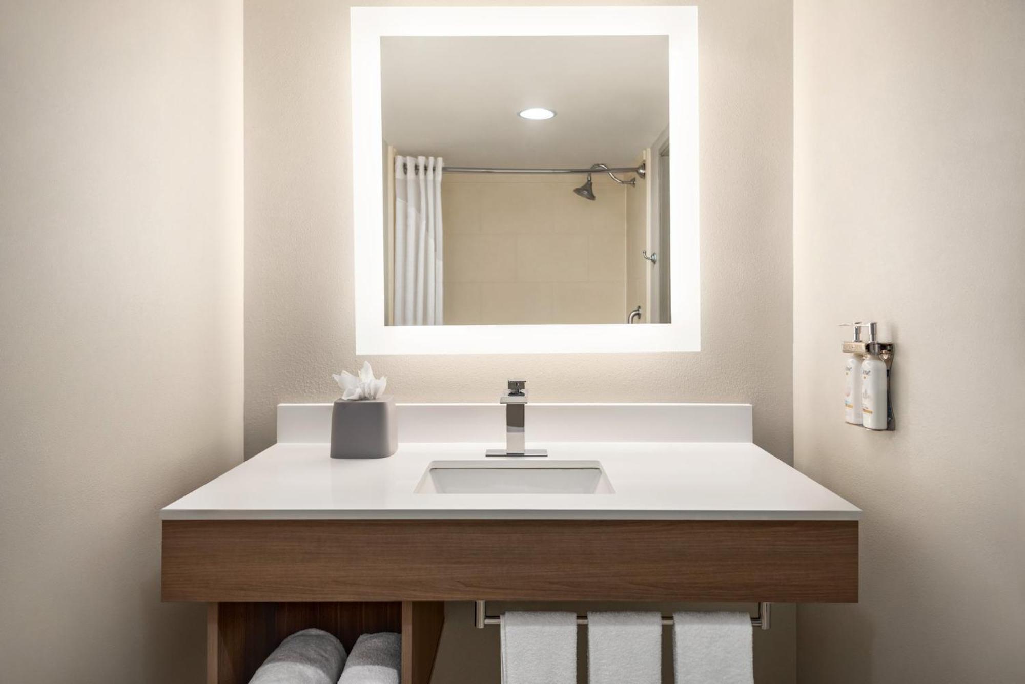 Holiday Inn Express Hotel & Suites Fredericksburg By Ihg Luaran gambar